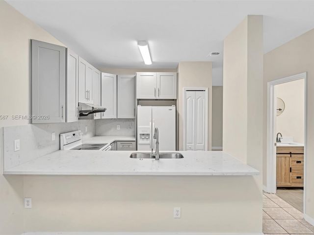 3-bedroom home for rent in Pembroke Pines - 2297 NW 160th Ter 2297 - MondialRealty