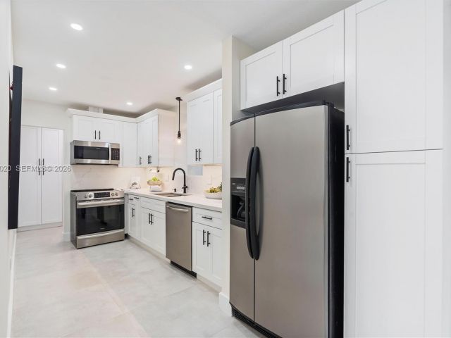 Home for rent at 1341 SW 10th St 0 - photo 7483083