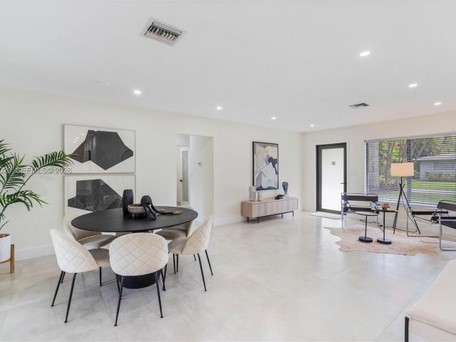 Home for rent at 1341 SW 10th St 0 - photo 7483086