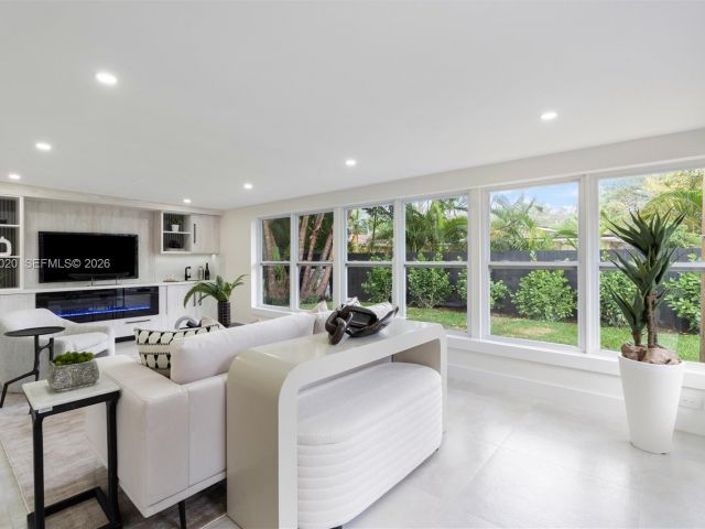 Home for rent at 1341 SW 10th St 0 - photo 7483087