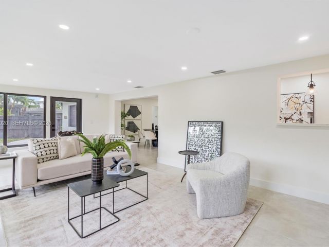 Home for rent at 1341 SW 10th St 0 - photo 7483089