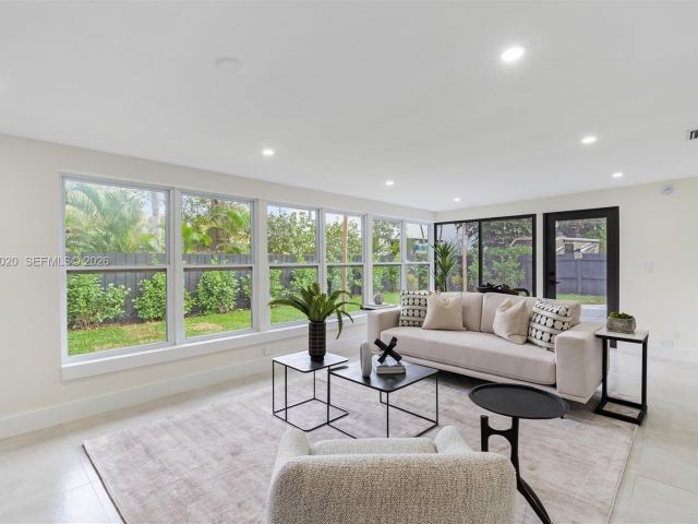 Home for rent at 1341 SW 10th St 0 - photo 7483090