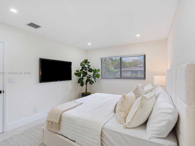 Home for rent at 1341 SW 10th St 0 - photo 7483094