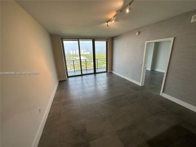 Apartment for rent  Unit #2716 - photo 7505262