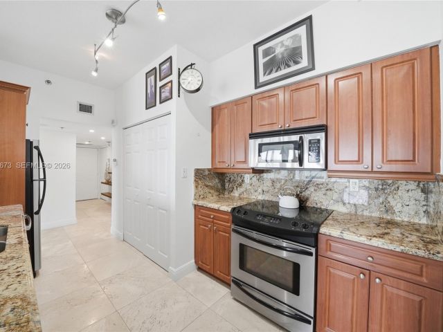 Apartment for rent  Unit #222 - photo 7469691