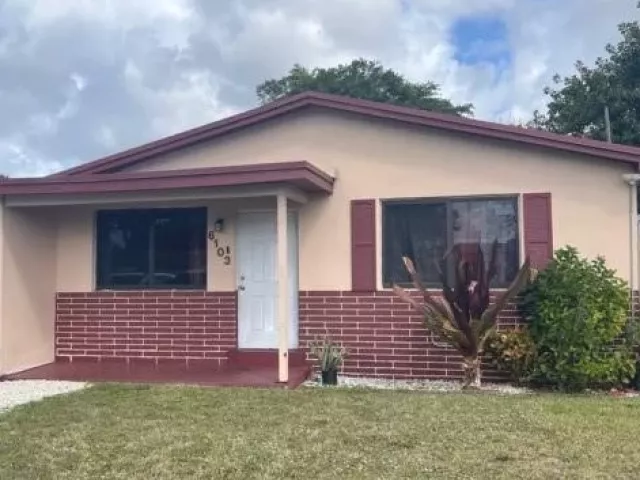 3-bedroom home for sale in Hollywood - 6103 Fletcher Street - MondialRealty