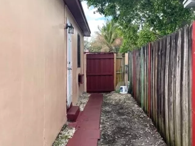 3-bedroom home for sale in Hollywood - 6103 Fletcher Street - MondialRealty