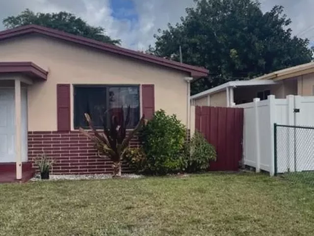 3-bedroom home for sale in Hollywood - 6103 Fletcher Street - MondialRealty