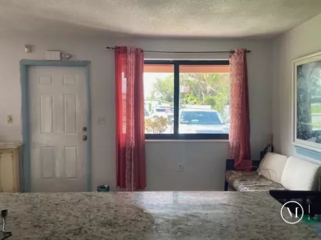 3-bedroom home for sale in Hollywood - 6103 Fletcher Street - MondialRealty