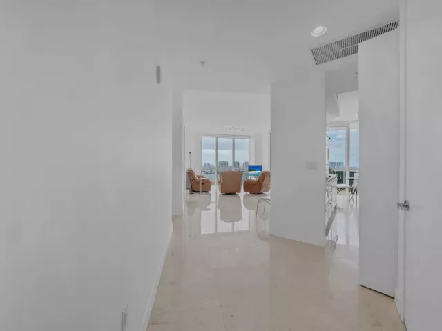 2-bedroom condo for sale in Sunny Isles Beach - 18201 Collins Avenue 3301a - MondialRealty