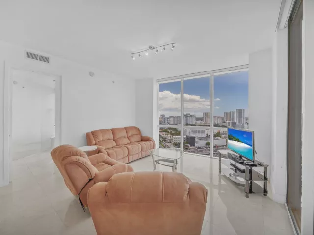 2-bedroom condo for sale in Sunny Isles Beach - 18201 Collins Avenue 3301a - MondialRealty