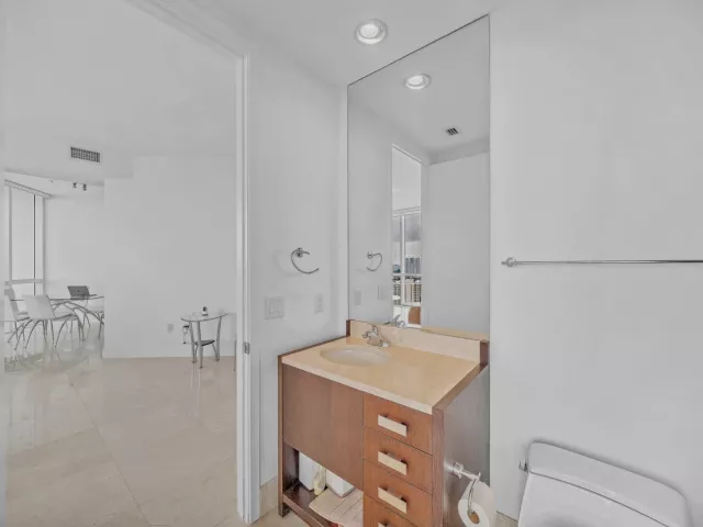 2-bedroom condo for sale in Sunny Isles Beach - 18201 Collins Avenue 3301a - MondialRealty