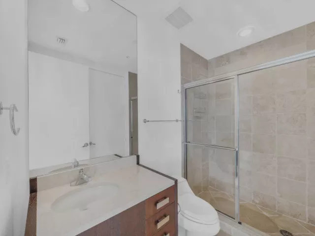2-bedroom condo for sale in Sunny Isles Beach - 18201 Collins Avenue 3301a - MondialRealty