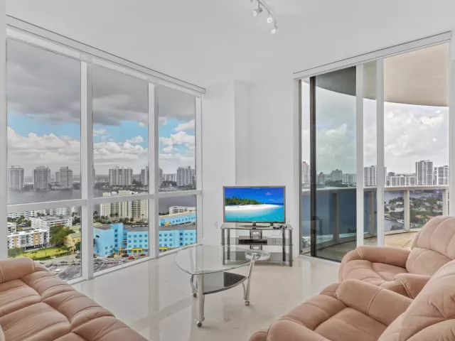 2-bedroom condo for sale in Sunny Isles Beach - 18201 Collins Avenue 3301a - MondialRealty