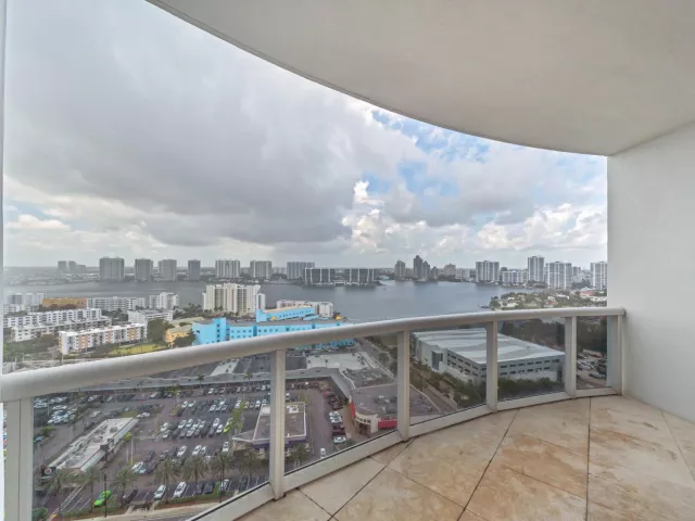 2-bedroom condo for sale in Sunny Isles Beach - 18201 Collins Avenue 3301a - MondialRealty
