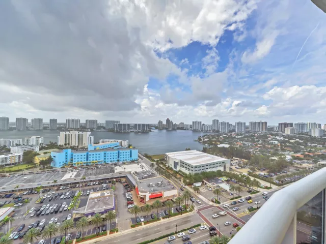 2-bedroom condo for sale in Sunny Isles Beach - 18201 Collins Avenue 3301a - MondialRealty