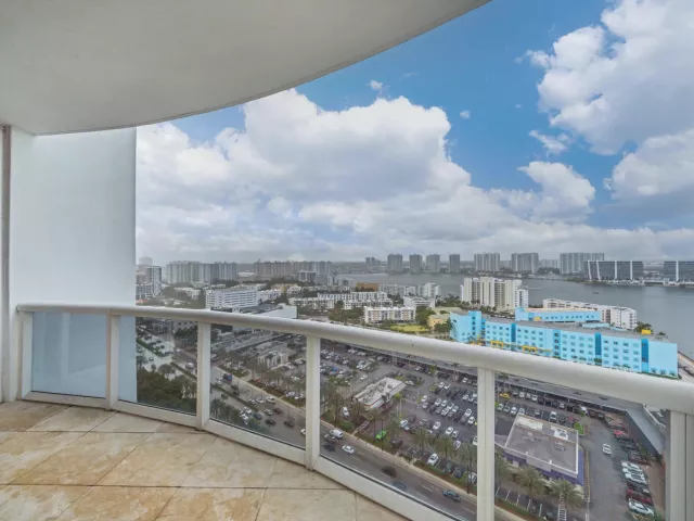2-bedroom condo for sale in Sunny Isles Beach - 18201 Collins Avenue 3301a - MondialRealty