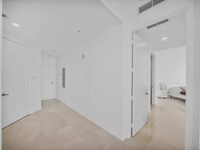 2-bedroom condo for sale in Sunny Isles Beach - 18201 Collins Avenue 3301a - MondialRealty