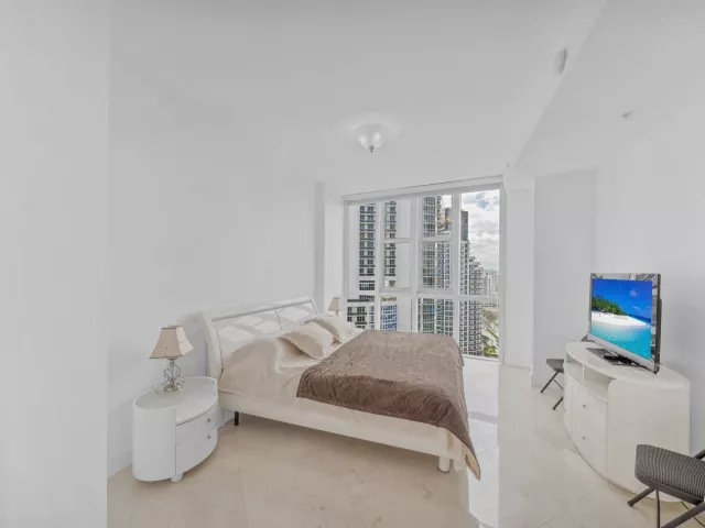 2-bedroom condo for sale in Sunny Isles Beach - 18201 Collins Avenue 3301a - MondialRealty