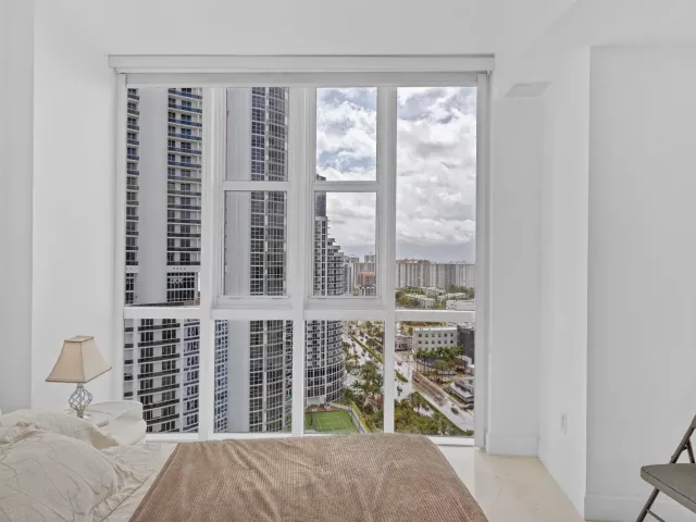 2-bedroom condo for sale in Sunny Isles Beach - 18201 Collins Avenue 3301a - MondialRealty