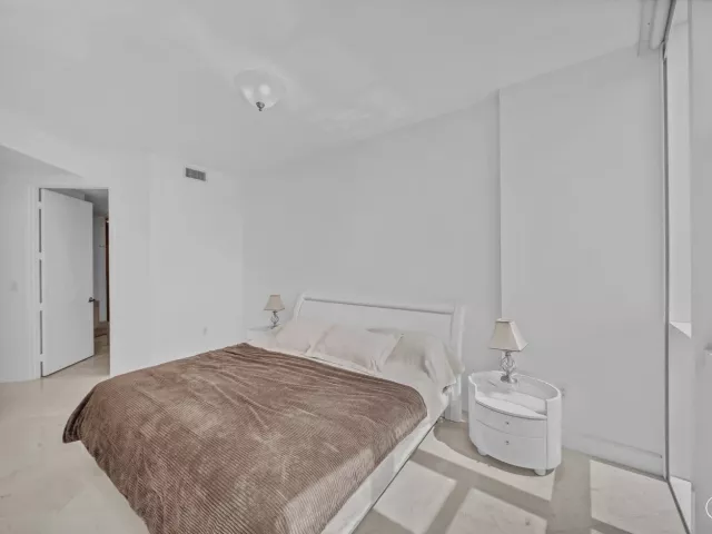 2-bedroom condo for sale in Sunny Isles Beach - 18201 Collins Avenue 3301a - MondialRealty