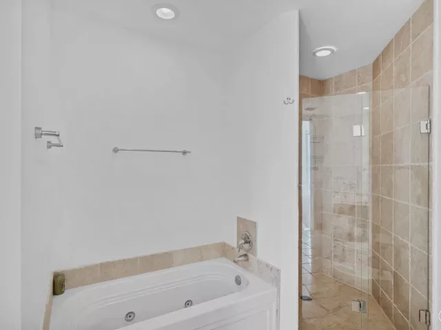 2-bedroom condo for sale in Sunny Isles Beach - 18201 Collins Avenue 3301a - MondialRealty
