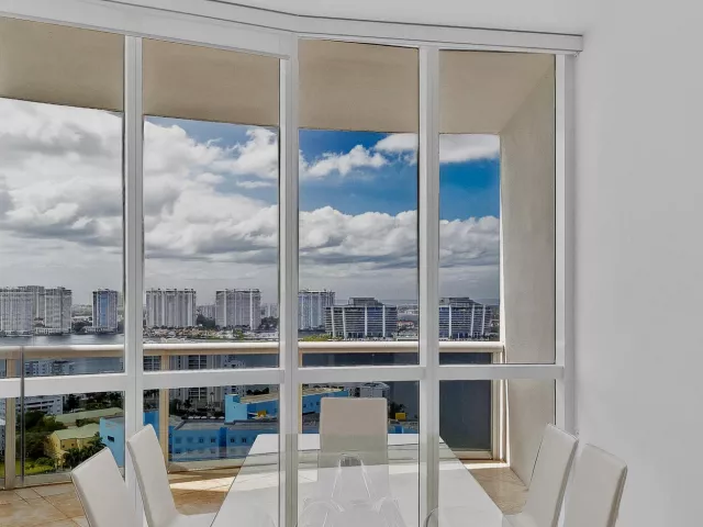2-bedroom condo for sale in Sunny Isles Beach - 18201 Collins Avenue 3301a - MondialRealty
