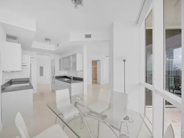 2-bedroom condo for sale in Sunny Isles Beach - 18201 Collins Avenue 3301a - MondialRealty