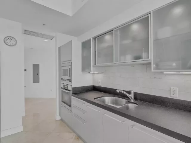 2-bedroom condo for sale in Sunny Isles Beach - 18201 Collins Avenue 3301a - MondialRealty
