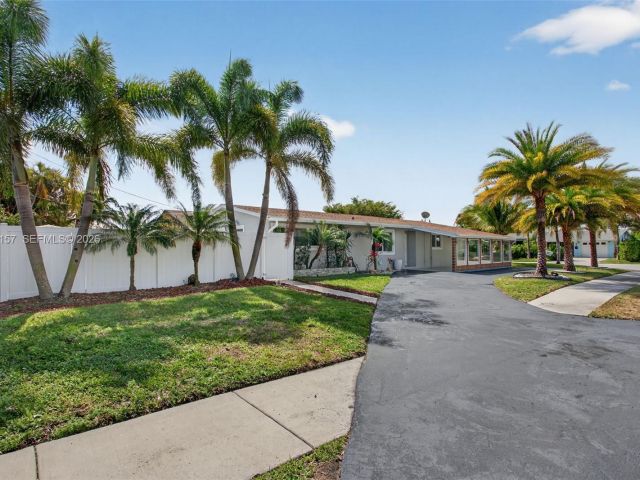 Home for rent at 268 SE 8th Ave - photo 7486728