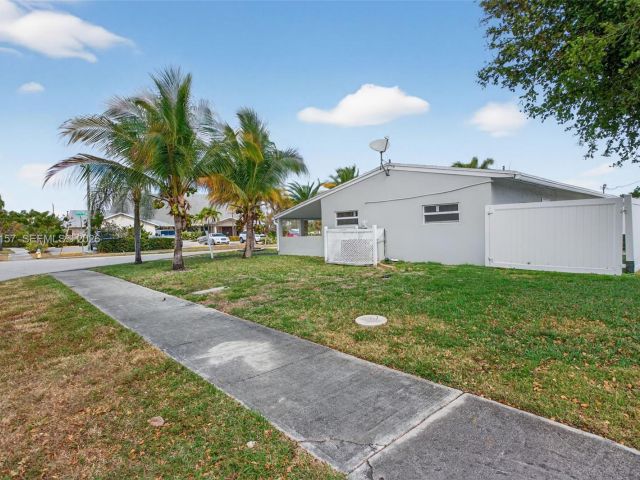 Home for rent at 268 SE 8th Ave - photo 7486730