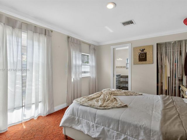 Home for rent at 268 SE 8th Ave - photo 7486732