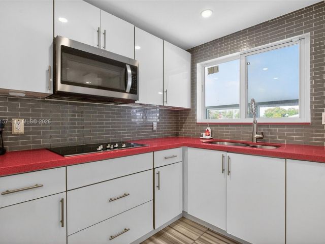 Home for rent at 268 SE 8th Ave - photo 7486739