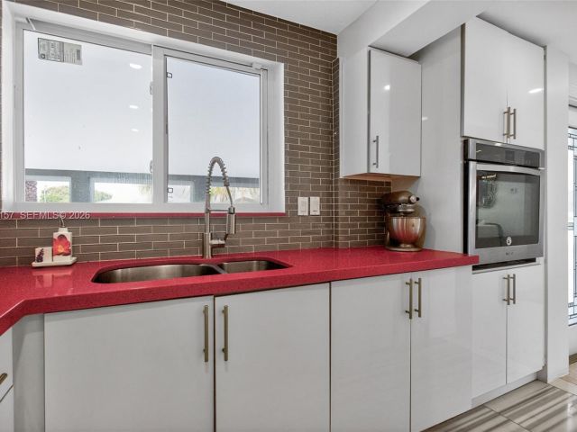 Home for rent at 268 SE 8th Ave - photo 7486740