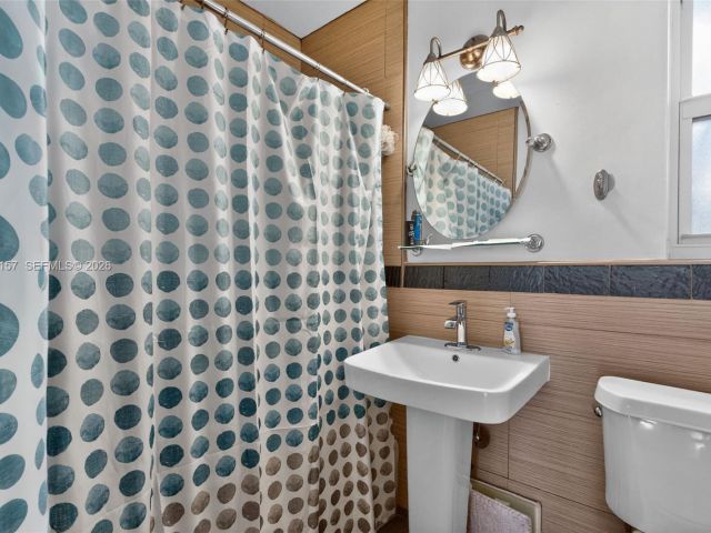 Home for rent at 268 SE 8th Ave - photo 7486746