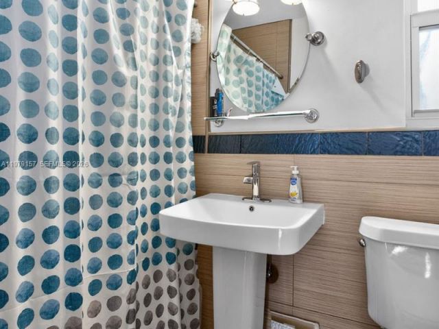 Home for rent at 268 SE 8th Ave - photo 7486747