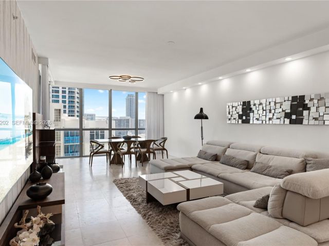 Apartment for rent  Unit #1504 - photo 7451971