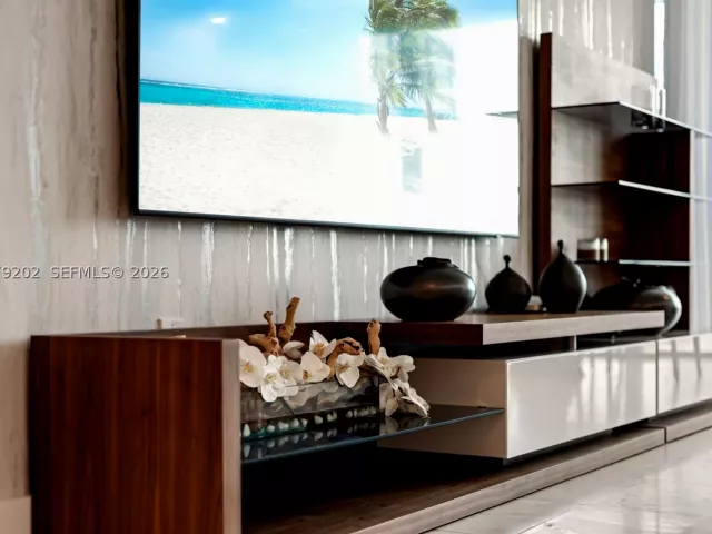 2-bedroom condo for rent in Hollywood - 3101 S Ocean Dr 1504 - MondialRealty