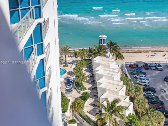 2-bedroom condo for rent in Hollywood - 3101 S Ocean Dr 1504 - MondialRealty