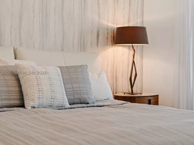 2-bedroom condo for rent in Hollywood - 3101 S Ocean Dr 1504 - MondialRealty