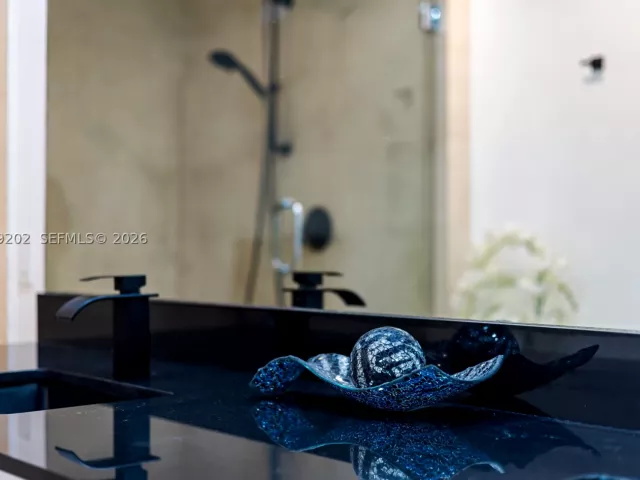 2-bedroom condo for rent in Hollywood - 3101 S Ocean Dr 1504 - MondialRealty
