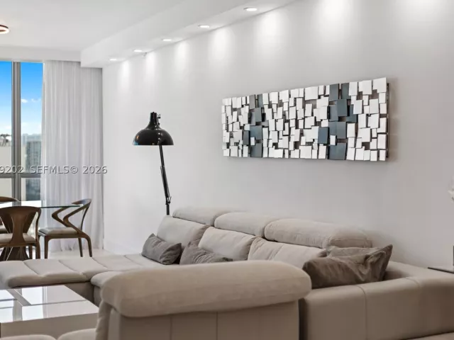 2-bedroom condo for rent in Hollywood - 3101 S Ocean Dr 1504 - MondialRealty