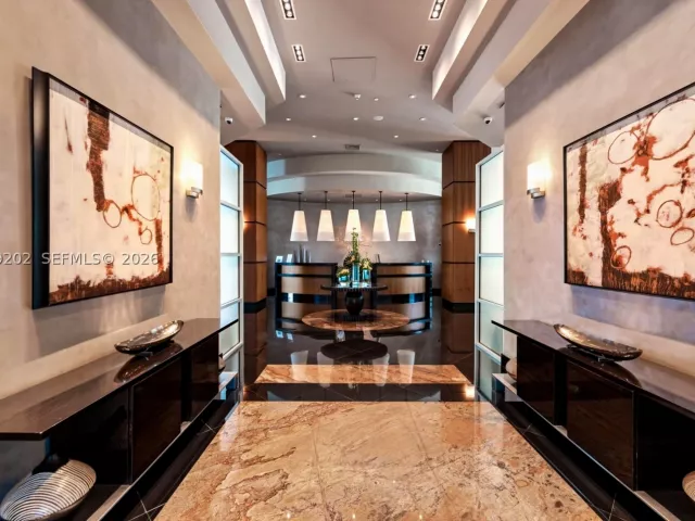 2-bedroom condo for rent in Hollywood - 3101 S Ocean Dr 1504 - MondialRealty