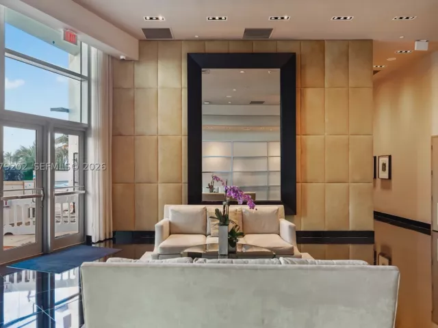 2-bedroom condo for rent in Hollywood - 3101 S Ocean Dr 1504 - MondialRealty