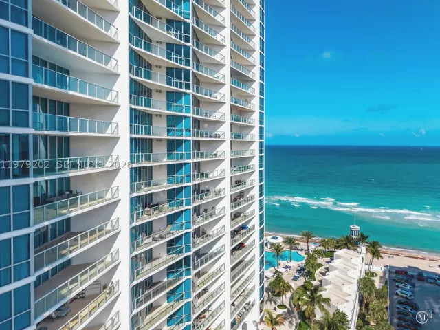 2-bedroom condo for rent in Hollywood - 3101 S Ocean Dr 1504 - MondialRealty