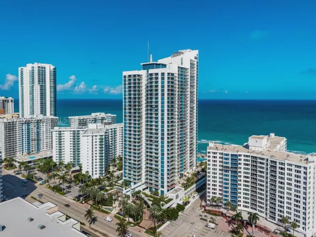 2-bedroom condo for rent in Hollywood - 3101 S Ocean Dr 1504 - MondialRealty