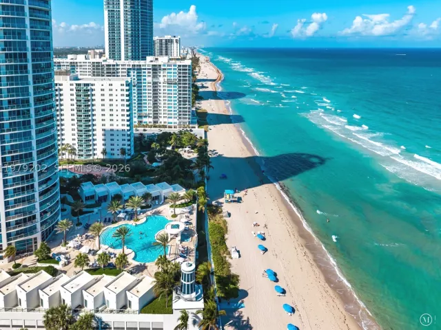 2-bedroom condo for rent in Hollywood - 3101 S Ocean Dr 1504 - MondialRealty