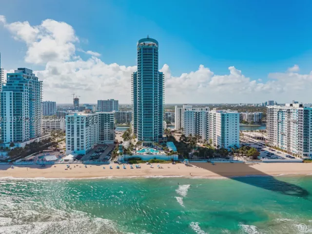 2-bedroom condo for rent in Hollywood - 3101 S Ocean Dr 1504 - MondialRealty