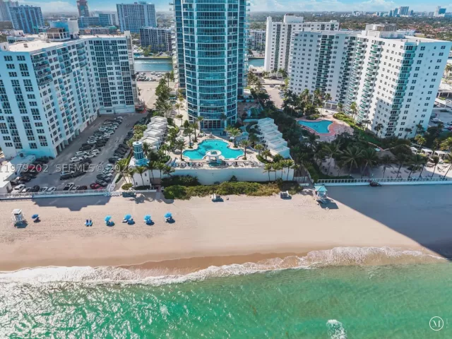 2-bedroom condo for rent in Hollywood - 3101 S Ocean Dr 1504 - MondialRealty