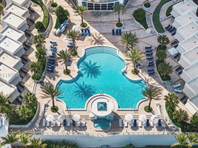 2-bedroom condo for rent in Hollywood - 3101 S Ocean Dr 1504 - MondialRealty